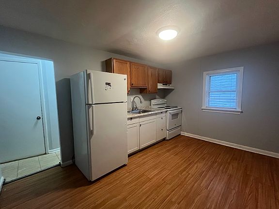 5th image of 112 Gibbons Ave