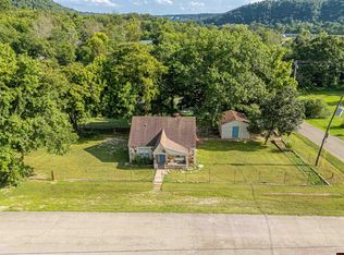 225 Blevins St, Norfork, AR 72658