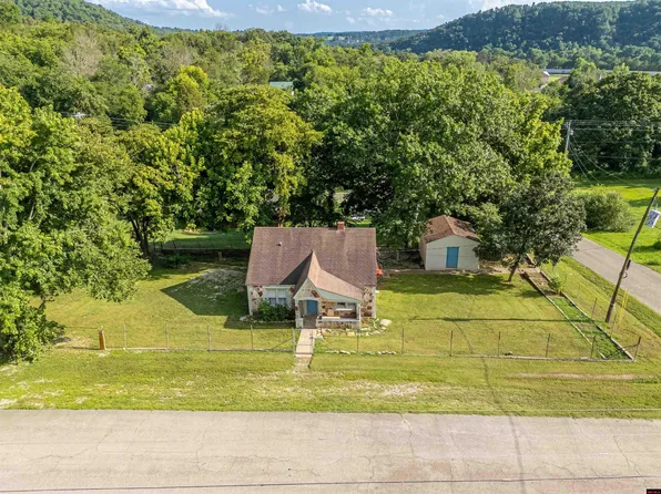 225 Blevins St, Norfork, AR 72658