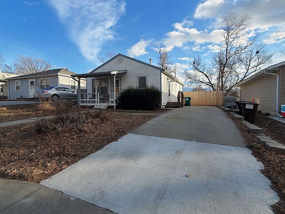 Outside front yard driveway 