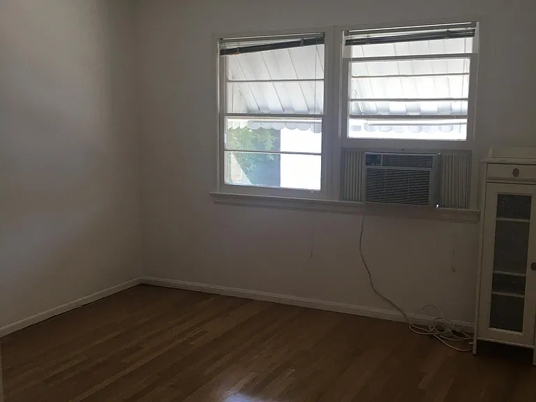 2522 Montana Ave — Photo 6