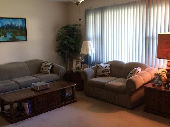 3rd image of 305 Pennington Ct