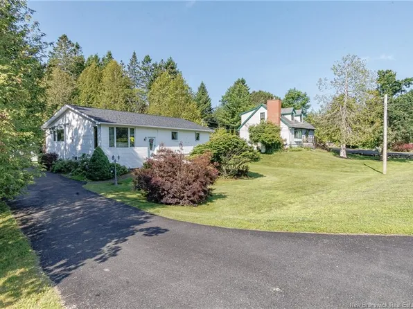 74 Quispamsis Rd, Quispamsis, NB E2E 1N7