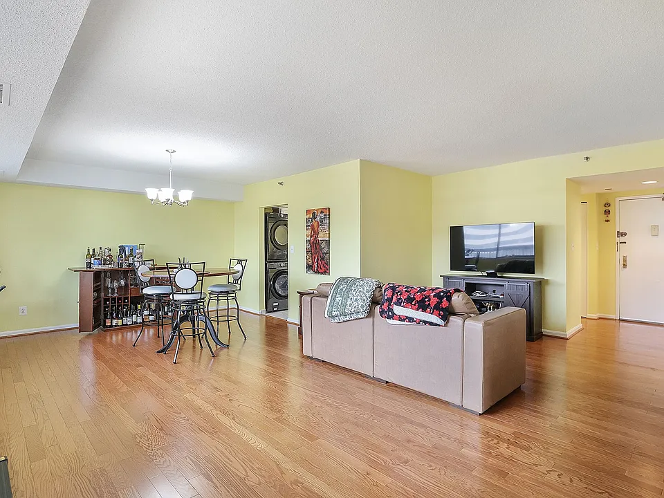 3713 George Mason Dr #1011