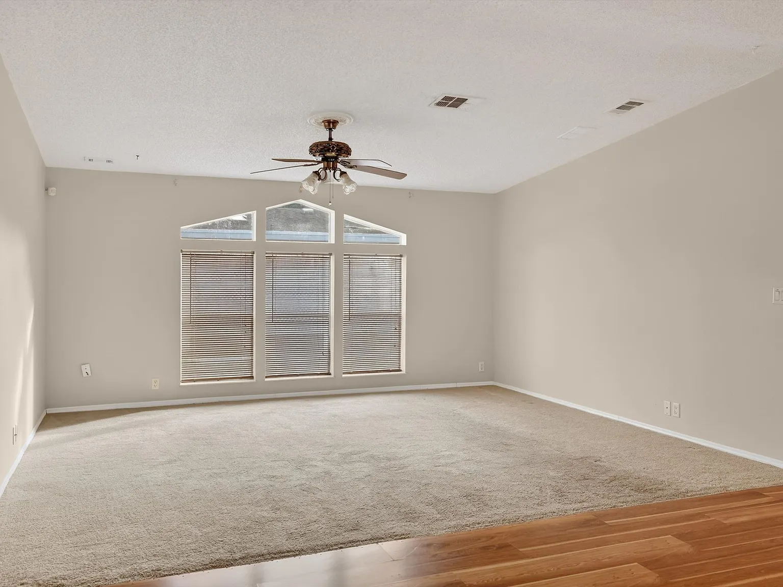 3 bed, 1870 sqft, $2,200 — Photo 4
