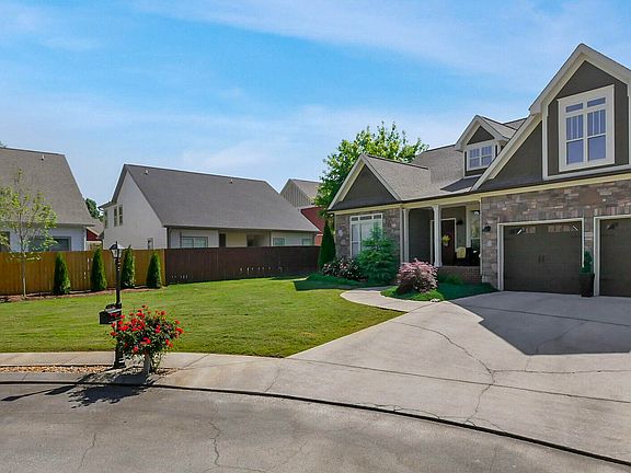 2nd image of 8312 Glenshire Ln