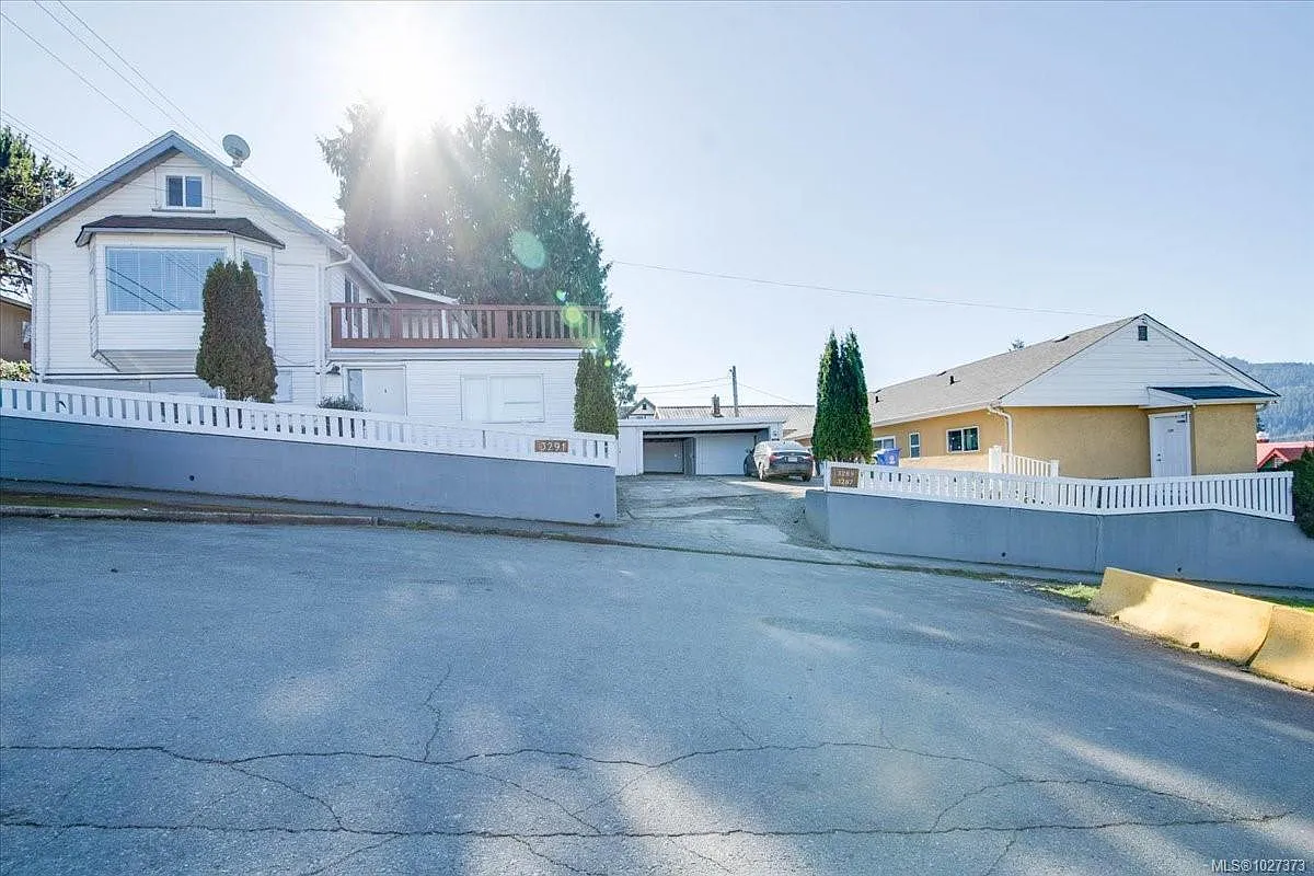 3291 3rd Ave photo 1