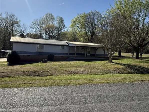 3085 Stonehenge Rd, Thomasville, NC 27360