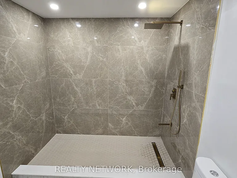 7266 Silver Creek Cir #LOWER — Photo 12