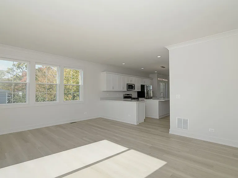 214 N Walnut St — Photo 55