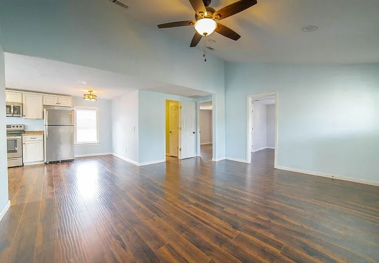 518 Railroad St — Photo 11