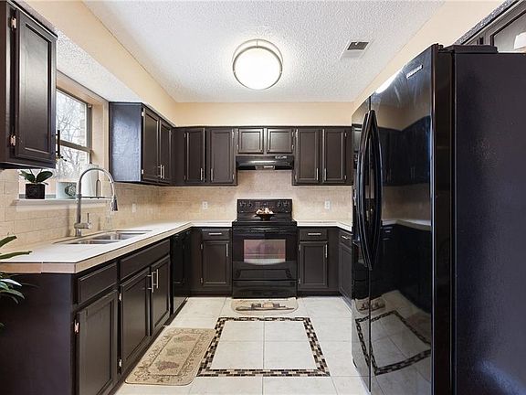 4th image of 1215 Arthur Ct