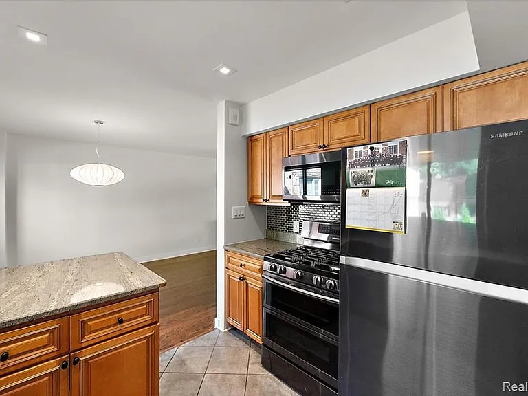 975 N Old Woodward Ave — Photo 18