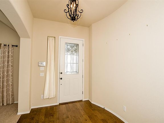 5th image of 225 Frontier Dr