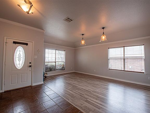3rd image of 231 Carriage Dr