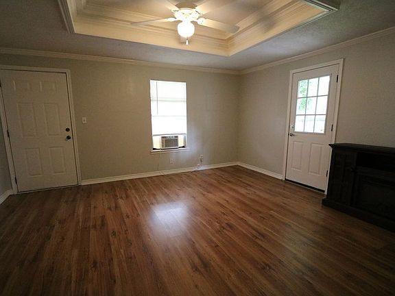 2nd image of 724 Royal Ave