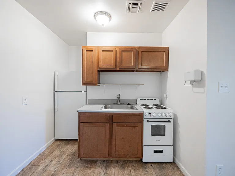 1505 E Harvard St — Photo 8