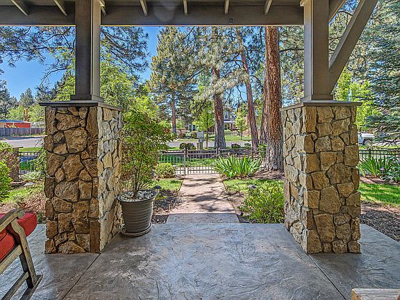 3rd image of 61102 Aspen Rim Ln