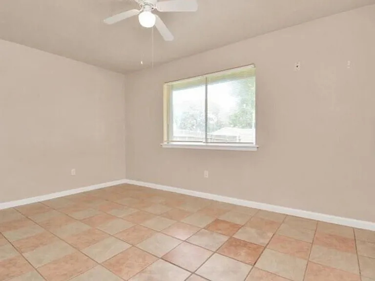 4803 Beechaven St — Photo 8