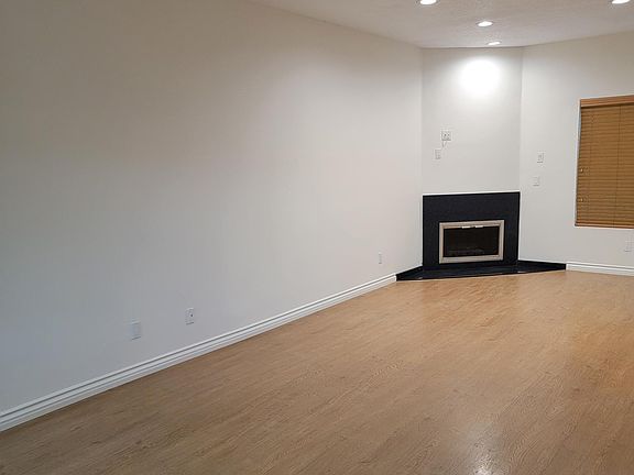 4th image of 734 E Verdugo Ave
