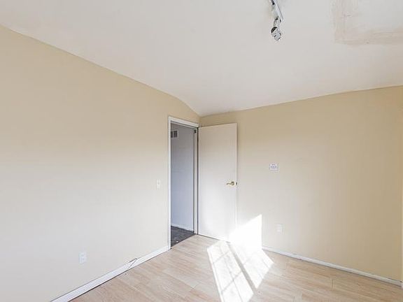 5th image of 10 Temple Ct