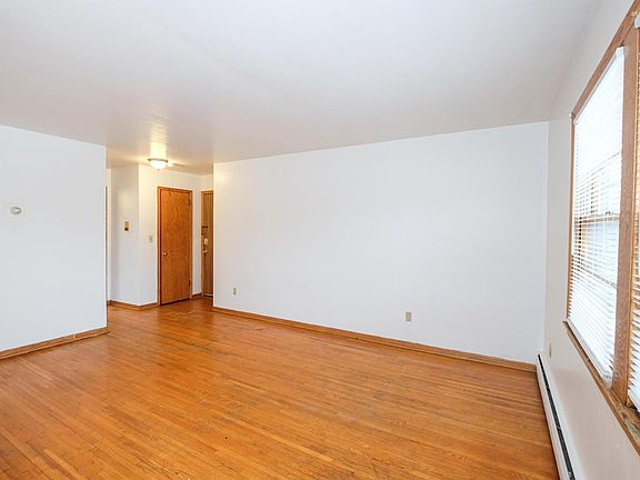 5th image of 3014 31st Ave S #D19e2b93b