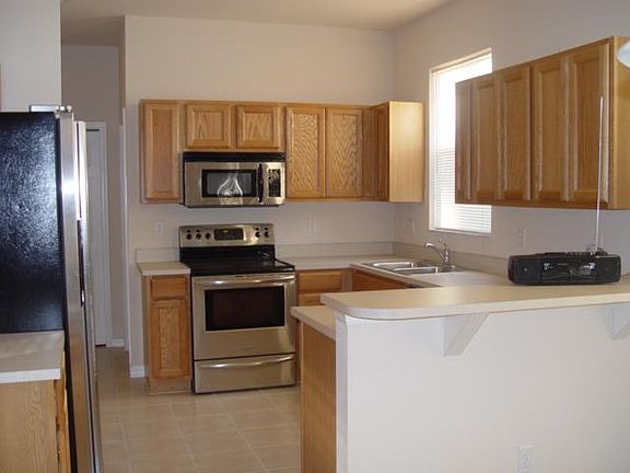 3rd image of 168 Blakely Ave S