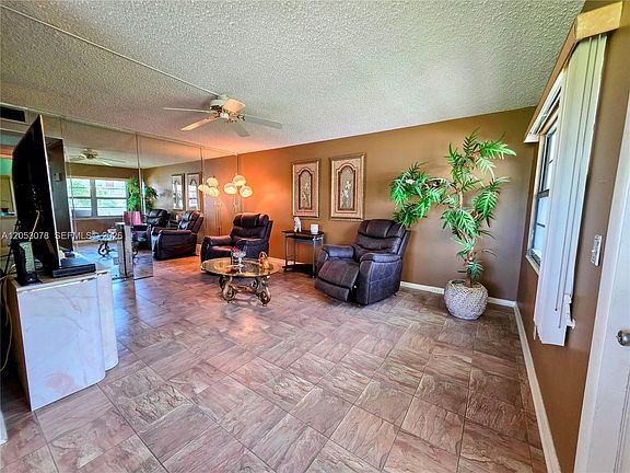 2nd image of 529 Fanshaw Way #M529