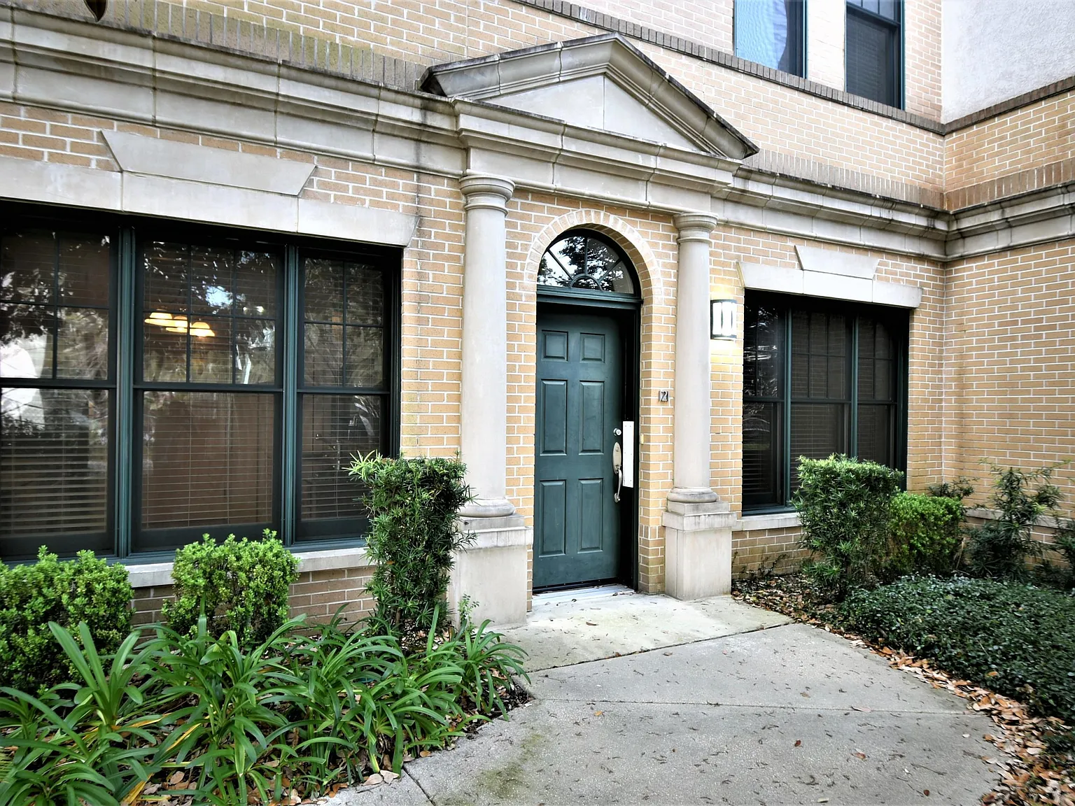 2 bed, 2.5 bath, 1280 sqft, $2,300 — Photo 2