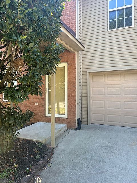 1st image of 943 Glendower Way