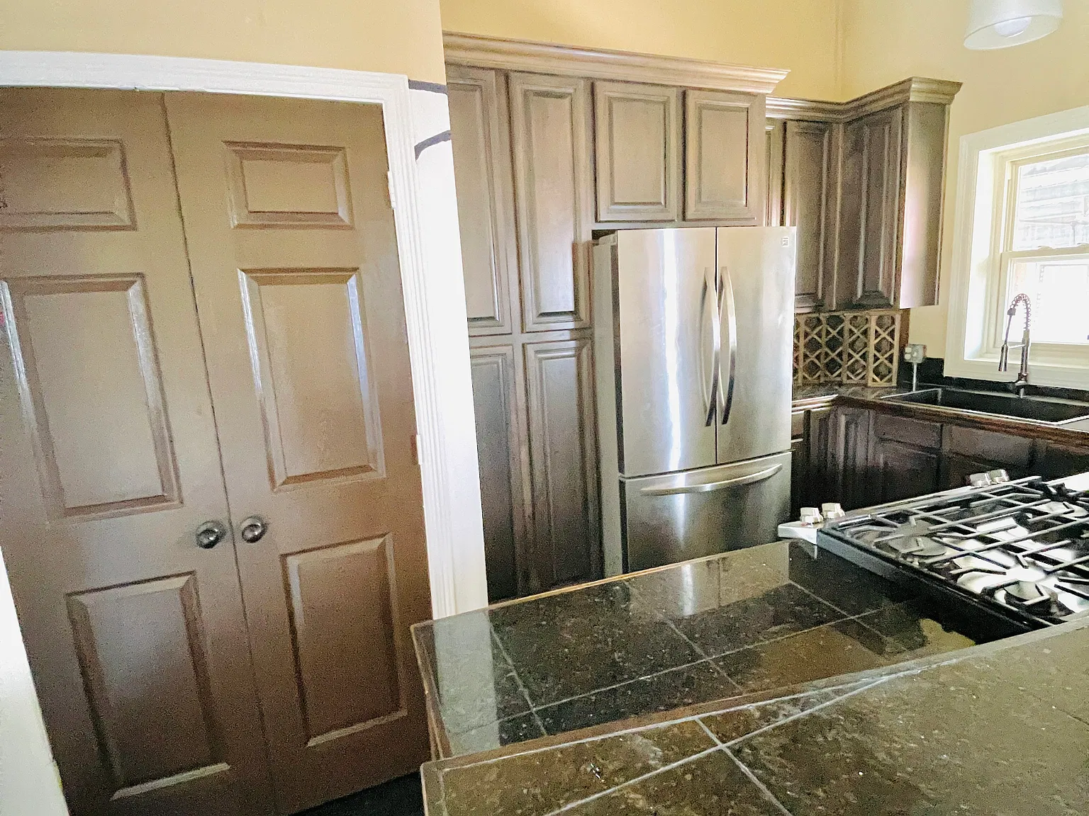 1 bed, 1.5 bath, 1250 sqft, $1,100 — Photo 3