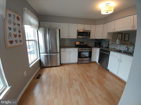 2nd image of 900 Glen Falls Ct