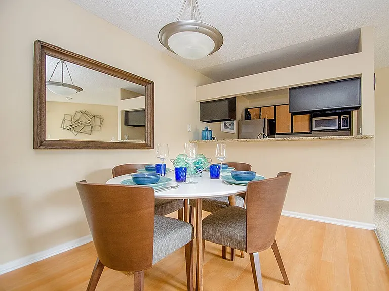 Rock Peak on Sunset Apartments — Photo 11