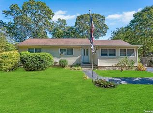 89 Highview Dr, Selden, NY 11784