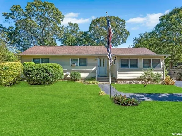 89 Highview Drive, Selden, NY 11784