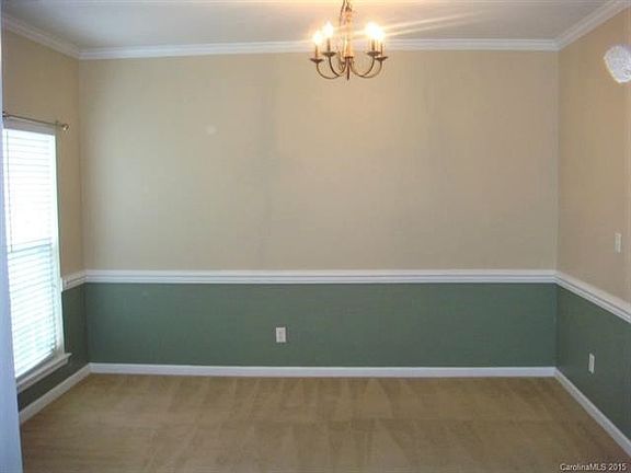 3rd image of 1461 Astoria Ln NW