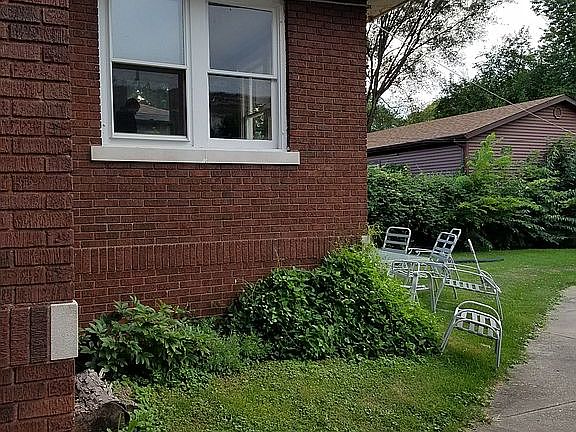 4th image of 1223 N Douglas St