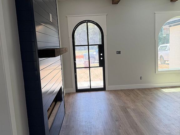 5th image of 609 Carson St