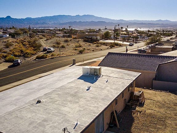 5th image of 2653 Smoketree Ave N