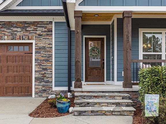3rd image of 122 SW Village Ln