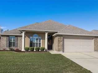 215 W Pin Oak Dr, Saint Rose, LA 70087