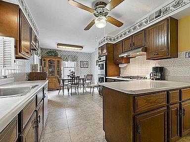 5th image of 11016 Hillhurst Ln