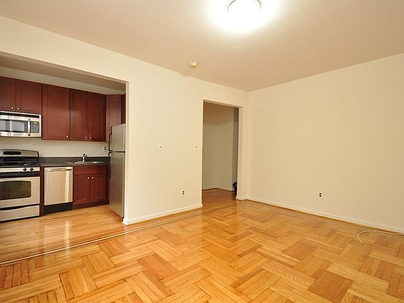 3rd image of 92 E 208th St APT 1B