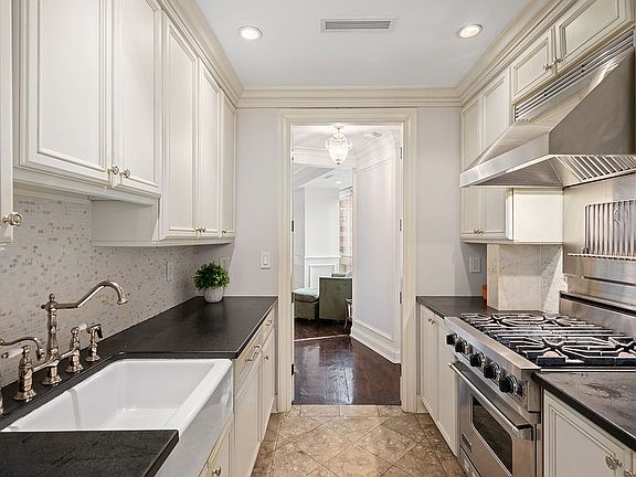 3rd image of 167 E 61st St #8BC