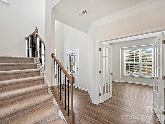 2nd image of 1024 Gabardine Ln