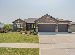 916 W Woodlawn Rd, New Lenox, IL 60451