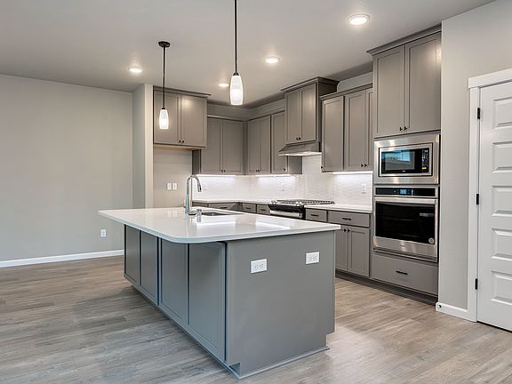 4th image of 12712 NE 64th Ave