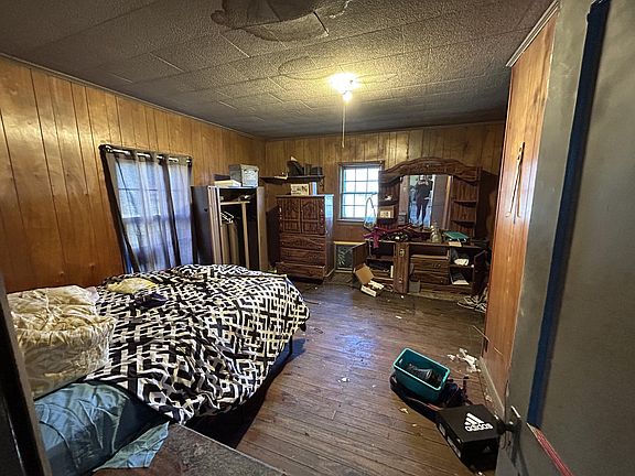 5th image of 306 Earl St