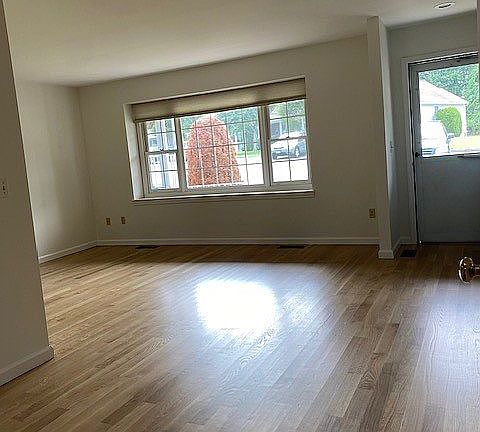 2nd image of 17 Highland Dr Unit 17