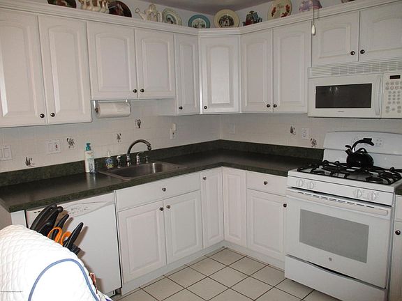 4th image of 184 Morning Glory Ln